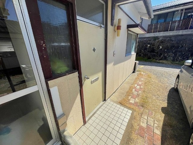 鹿子前住宅のエントランス