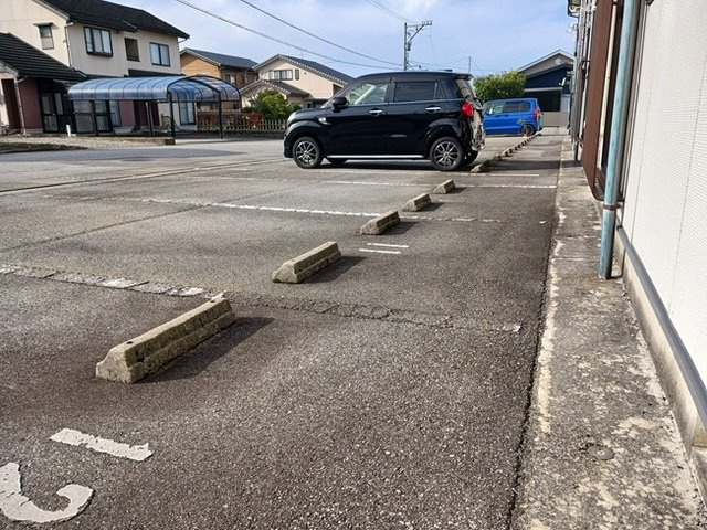 セーラ・クルーＡの駐車場|カースペースがあります
