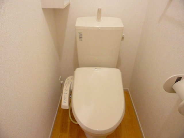 エストレーモのトイレ|落ち着いた色調のトイレです