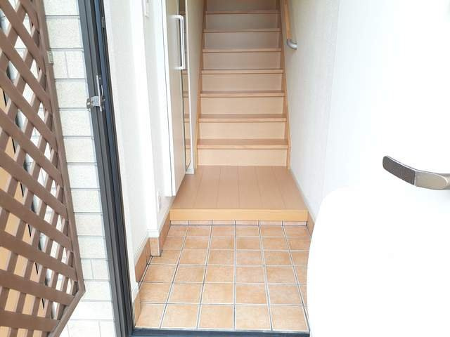 エストレーモの玄関|落ち着いた玄関です
