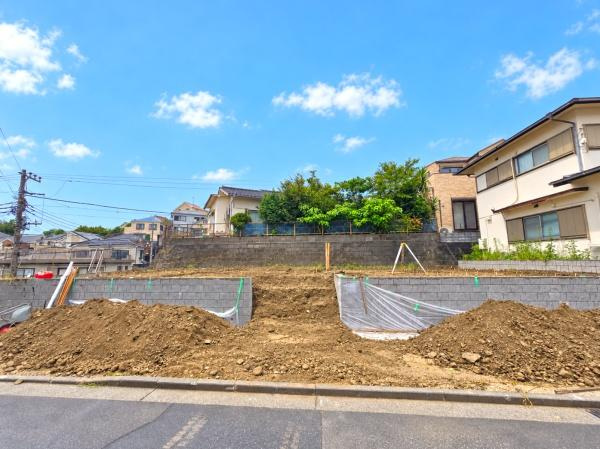 横浜市南区大岡３丁目の新築一戸建の外観|同仕様物件もご案内をさせて頂きます。
お車でご自宅まで送迎承ります。