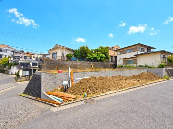横浜市南区大岡３丁目の新築一戸建の前面道路含む現地写真|陽当りの良さ、住環境を現地にてご確認下さい！
周辺環境も合わせてご案内させていただきます！