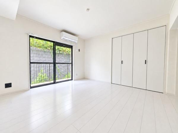 グレイス山手弐番館の洋室|クローゼットもあるので収納にも困りません！
荷物が多い方にも安心です。