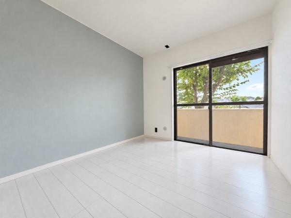 グレイス山手弐番館の洋室|広さも十分で窓からの光が嬉しい洋室です。