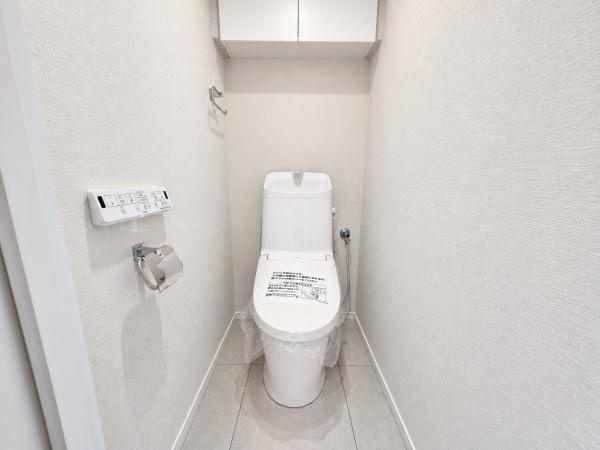 鶴見西パークホームズのトイレ|清潔感のある内装のすっきりとしたデザインのトイレです。
水周りが綺麗だと安心ですね。
