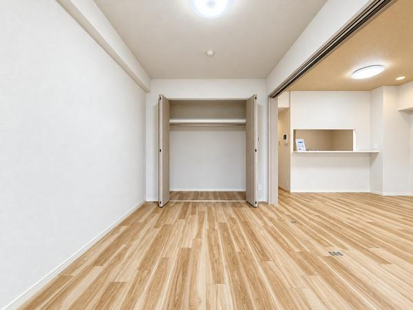 アリスガーデン横浜2番館の洋室|クローゼットもあるので収納にも困りません！
荷物が多い方にも安心です。