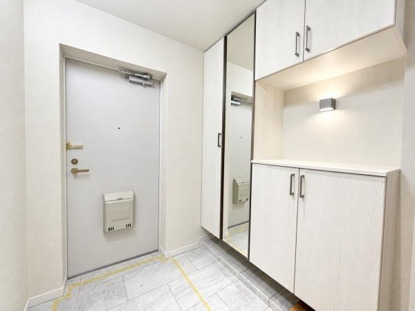 シーアイマンション鷺沼の玄関|収納豊富な広々玄関です！すっきりと整理整頓しやいレイアウトです！