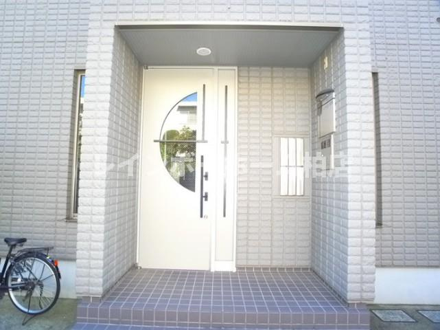 担当エリアのルームアドバイザーが直接対応のエントランス|建物の内部です