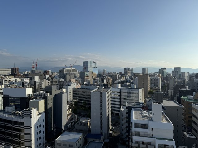 【展望】 | レーベン福岡天神ONETOWER | リッツカールトン福岡方面の眺望。都会らしい眺めが広がっています