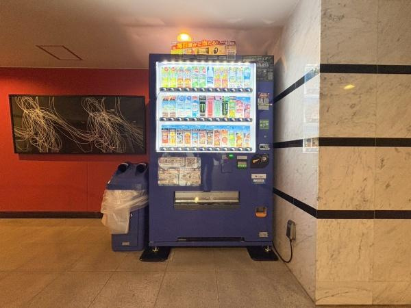 エクストール宮前の丘のその他共用部分|エントランス内に自動販売機が完備されてます。