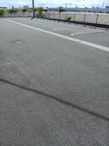 モンブリッチ　ＮＳ・Ｎの駐車場