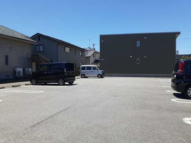 カレントの駐車場