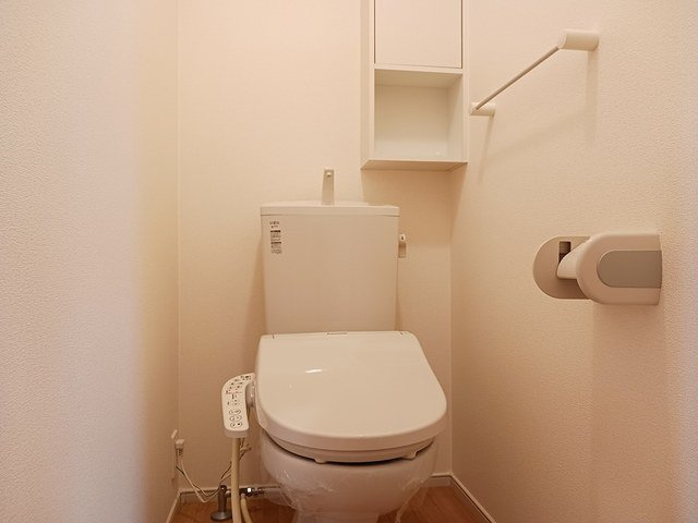 富山市婦中町添島のアパートのトイレ