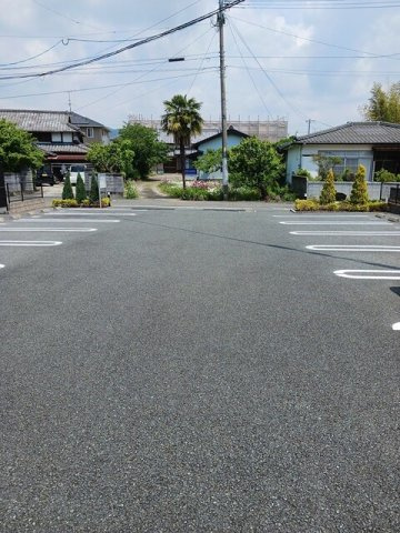 コンフォルトの駐車場
