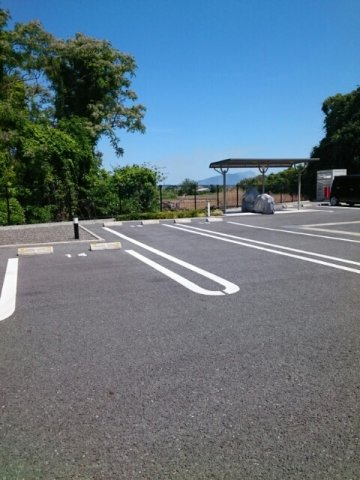 フルール・ソレイユ　Ⅰの駐車場