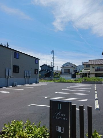 アイレ北山２の駐車場