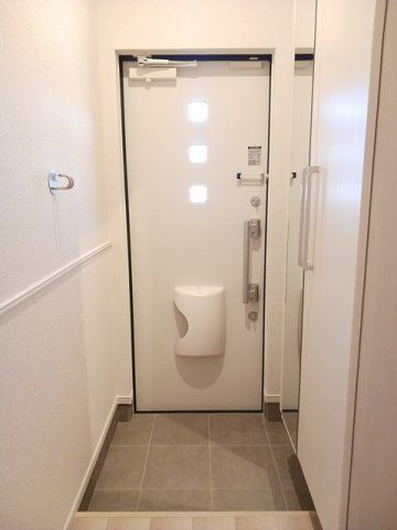 アイレ北山２の玄関