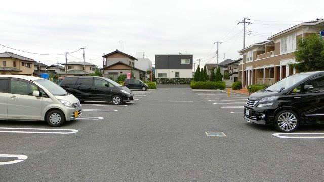 フォルトゥーナＢの駐車場