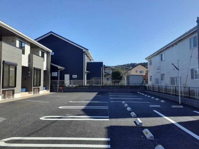 ジャルダンヴェールの駐車場