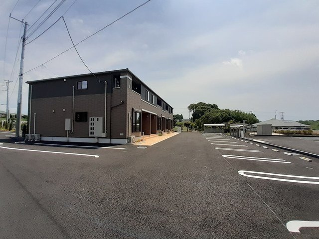 ハンドレッド　リヴァー　水野Ａの駐車場