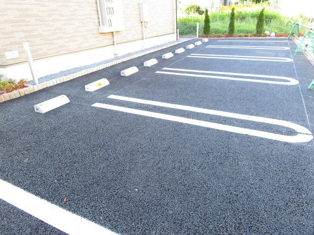 マーレ　ブルの駐車場