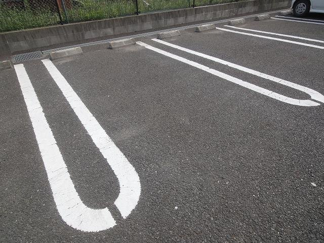 メゾンドリカムⅢの駐車場