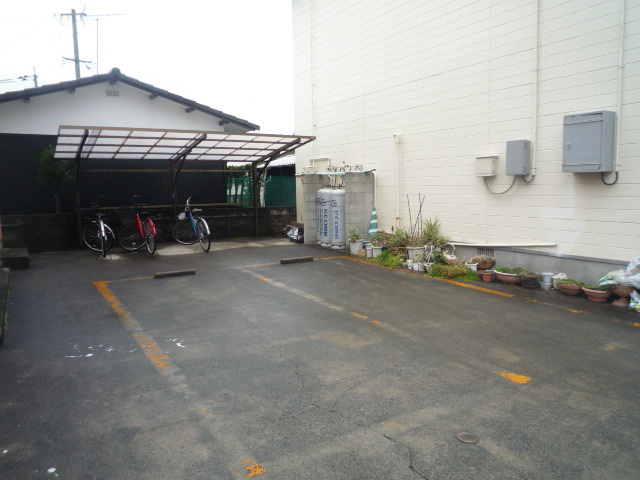 佐賀市末広２丁目の一棟アパートの駐車場