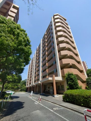 美浜東エステート5号棟の外観