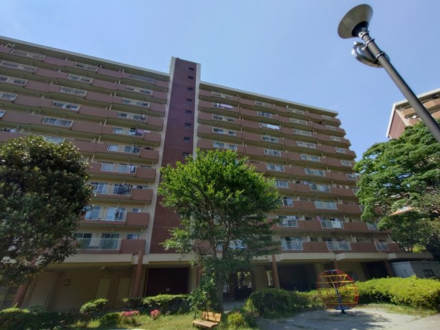 美浜東エステート5号棟の外観