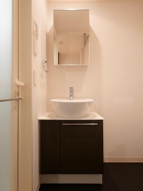 ＮＩＳＨＩ　ＩＫＥＢＵＫＵＲＯ　ＲＥＳＩＤＥＮＣＥの洗面所