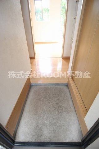 ソレイユ甲斐元　北・南棟の玄関|収納もある玄関です