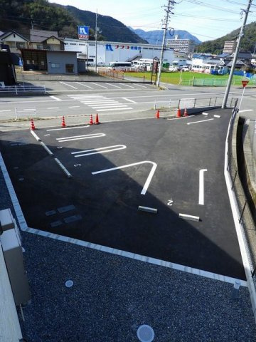 セレーノ　Ｊの駐車場|駐車場があります