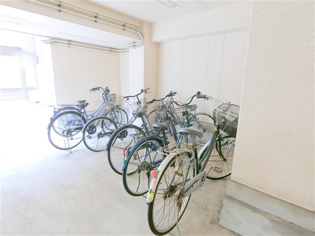 ヴィラ南蒲田のその他共用部分|屋根付き駐輪場