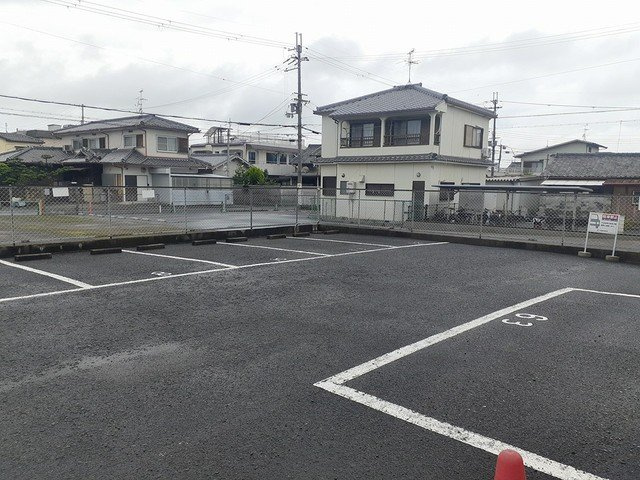 サンクレール・ヒラタＡの駐車場