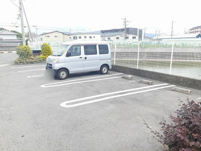 メロウビュ－の駐車場