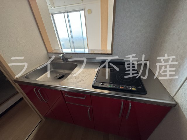 Celeb布施東のキッチン|コンパクトなキッチンで掃除もラクラク
