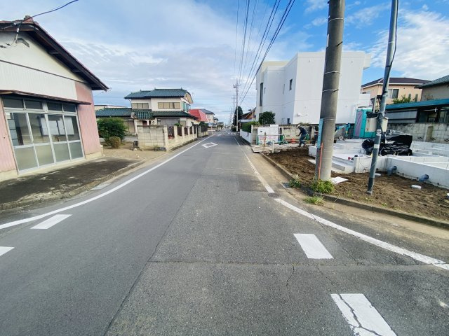 新築　前橋市山王町１丁目　Heartful　Town　A号棟の前面道路含む現地写真|北側接道幅員約5.9ｍ　東側接道幅員約5.9ｍ