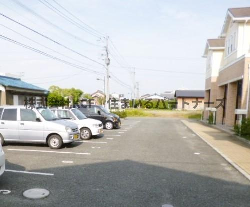 グランデールの駐車場|カースペースがあります