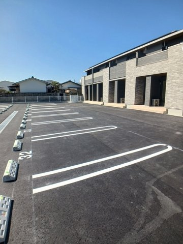 サンフラワー太田駅サイドＥの駐車場