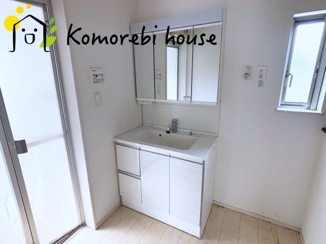 上尾市川1丁目 中古戸建の独立洗面台|10/2撮影