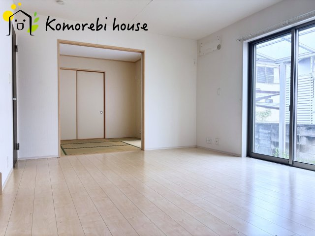 上尾市川1丁目 中古戸建の居間・リビング|10/2撮影