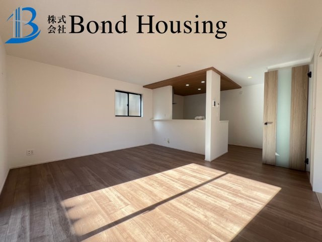 耐震等級3取得物件　玉津町出合2期全8棟　4号棟の居間・リビング