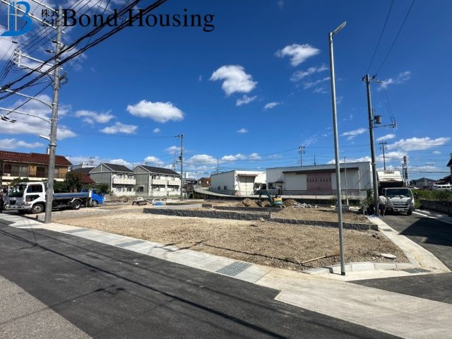 耐震等級3取得物件　玉津町出合2期全8棟　4号棟の前面道路含む現地写真