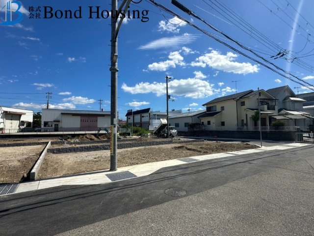 耐震等級3取得物件　玉津町出合2期全8棟　4号棟の前面道路含む現地写真