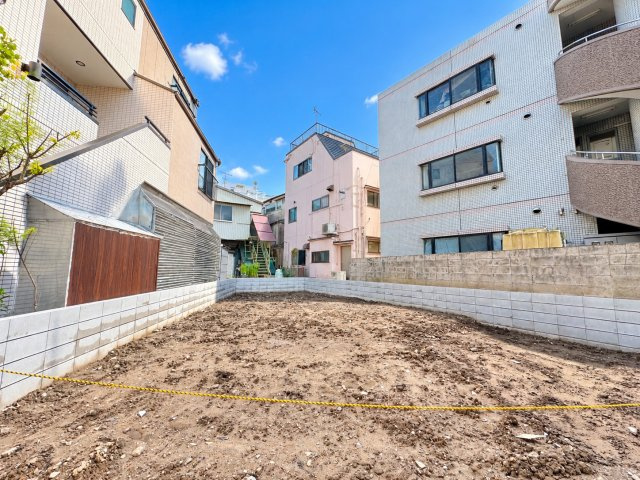 江戸川区西一之江4丁目条件無し売地【全1区画】の外観|ゆとりある幅員9m道路に面した開放感。約26坪を活かして、理想の住まいを描ける土地です。