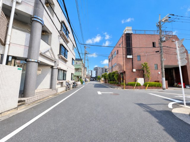 江戸川区西一之江4丁目条件無し売地【全1区画】の周辺|見通しが良く、毎日の車移動もスムーズな住環境です。