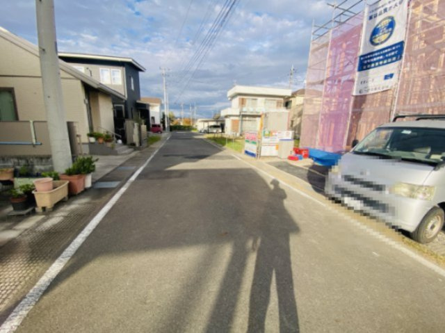 新築　前橋市天川大島町第５　Livele Garden.S　１号棟の前面道路含む現地写真|北西側接道幅員約6ｍ