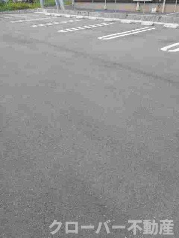 アクティ・ライフの駐車場