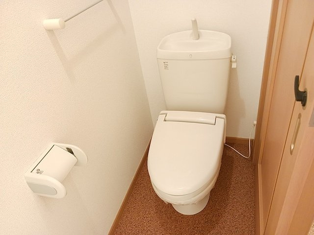 ノーヴァトワーレ　Ｃのトイレ|落ち着いたトイレです