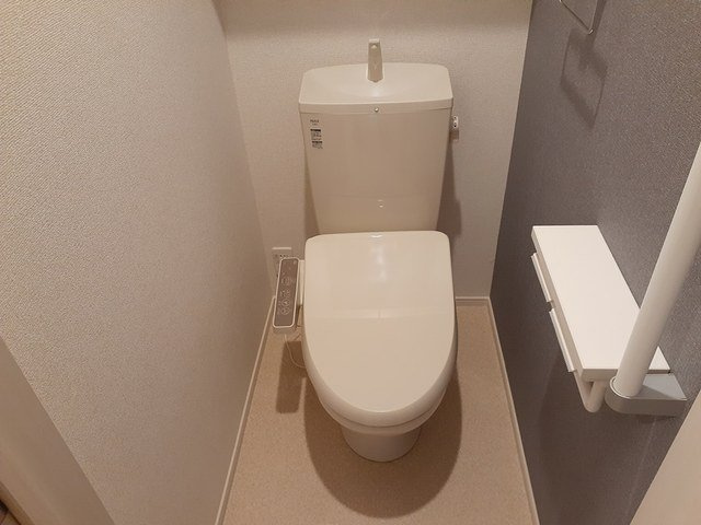 サン　ヒルズ　Ａのトイレ|ゆったりとした空間のトイレです